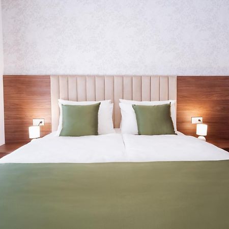 Hotel Diplomat By Aycon Будва Екстериор снимка